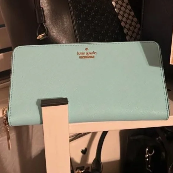 Kate Spade- Cameron St
Lacey Long Wallet Fresh Air 🩵 - Picture 5 of 8